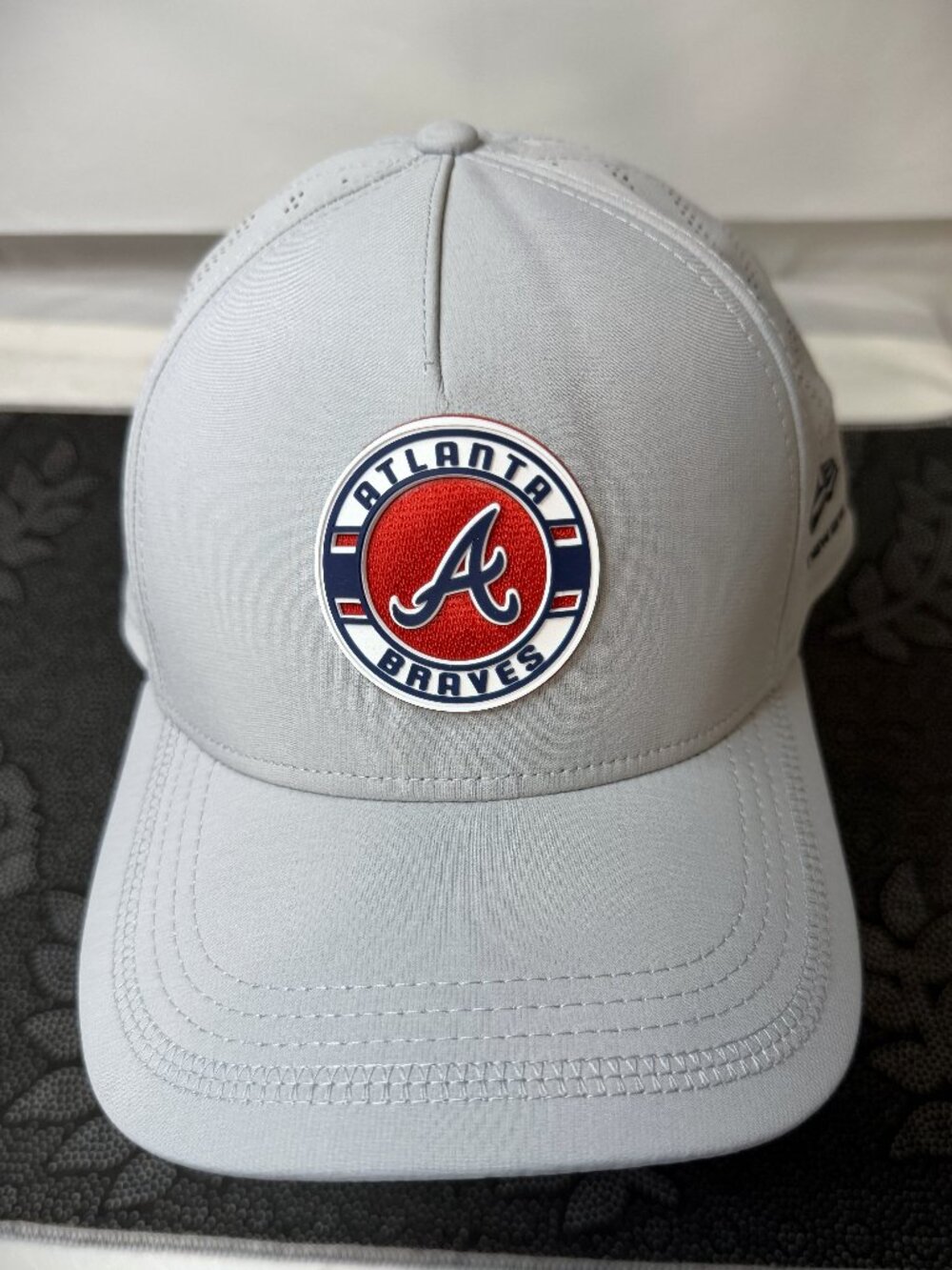 New Era 39THIRTY Atlanta Braves Patch  M-Crown Vented Gray  Cap  Men's Size L/XL